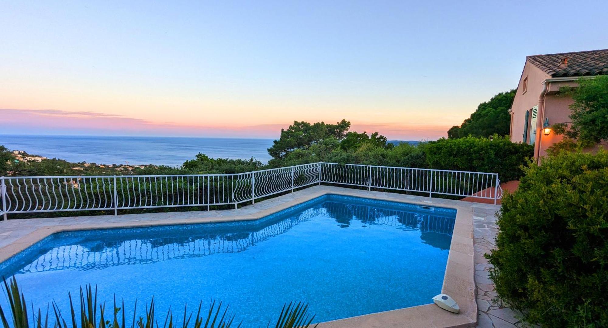 Villa Les Trois Chênes, piscine privée&vue mer Les Issambres Exterior foto